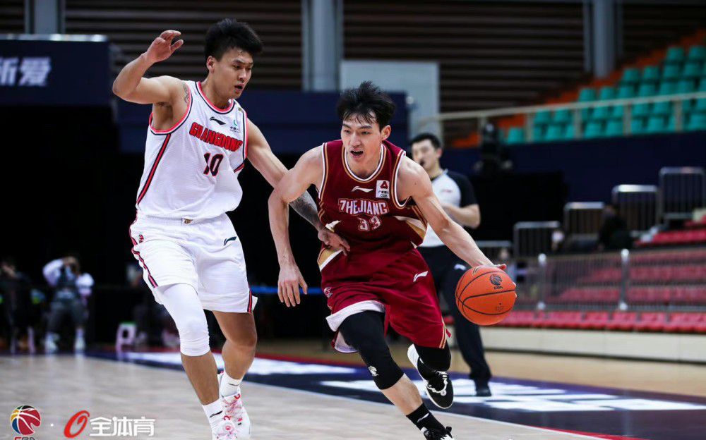 李敬（黄晓明 饰演）在医生妻子王雅尔（宋佳 饰演）援鄂后，独自在家照料儿子乐乐（张航诚 饰演）